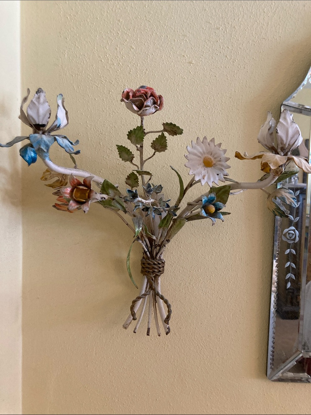 ITALIAN TOLEWARE CANDLE SCONCES - Picture 3 of 6